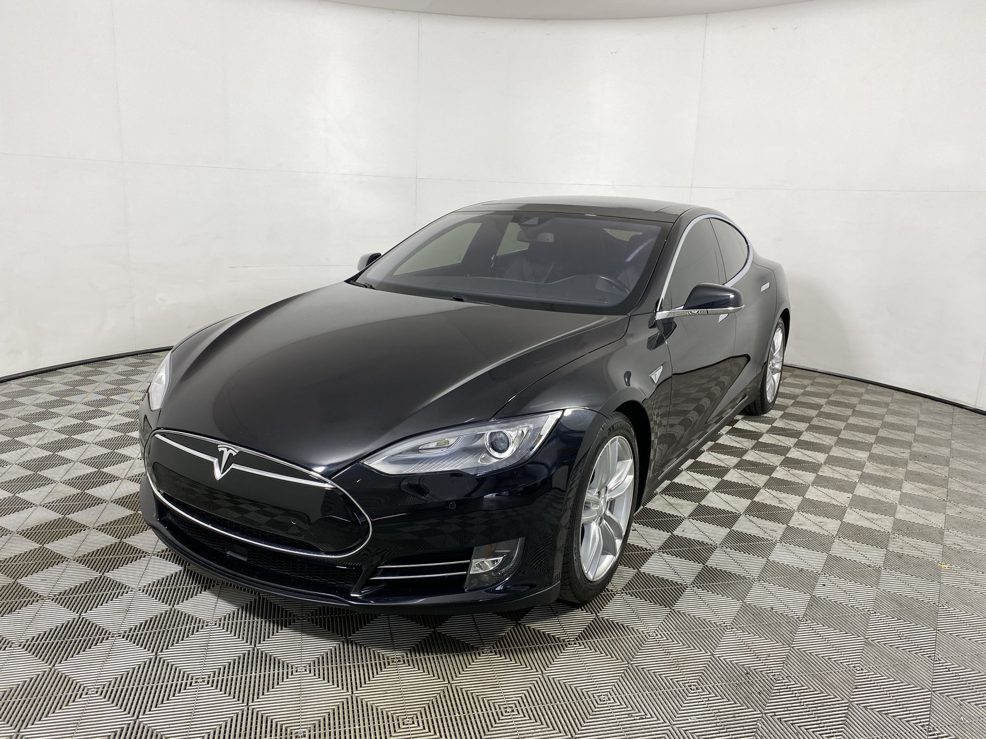 2016 Tesla Model S ad 5YJSA1E23GF 1336